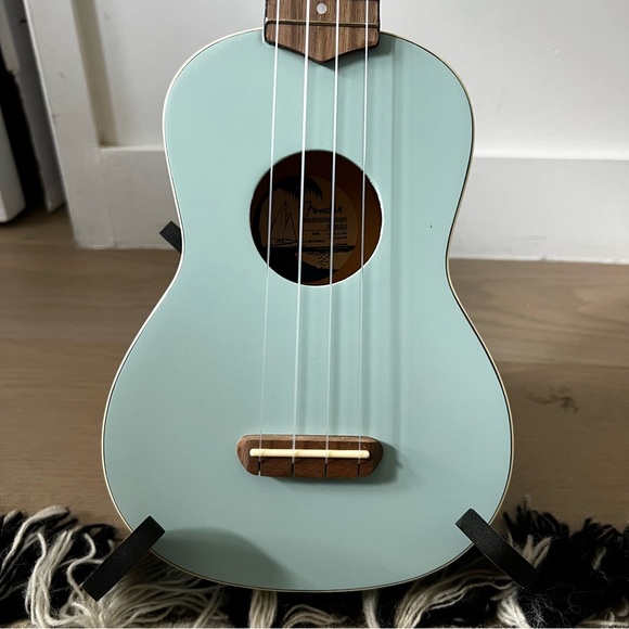 Fender Venice Soprano Ukulele, Daphne Blue - Picture 7 of 10